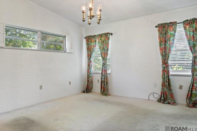 5716 College Dr, Baton Rouge, LA 70806
