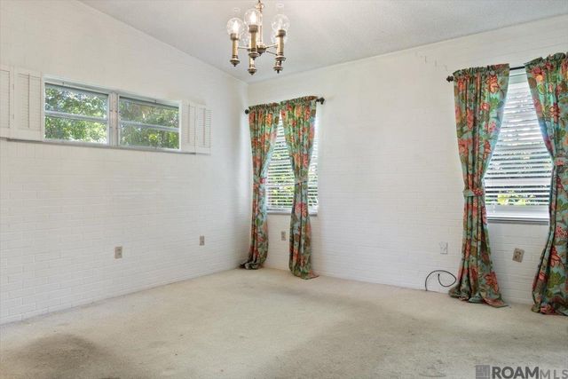 5716 College Dr, Baton Rouge, LA 70806