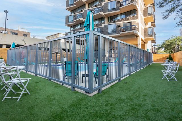 6166 N Sheridan Road 18G, Chicago, IL 60660