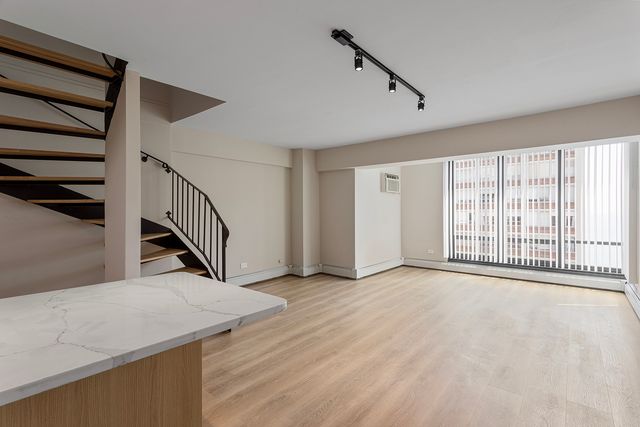 6166 N Sheridan Road 18G, Chicago, IL 60660