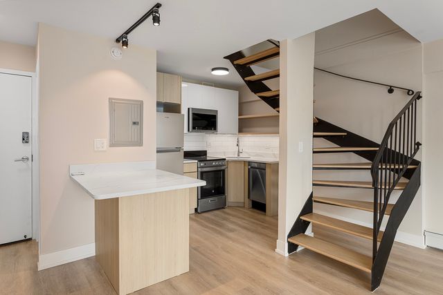 6166 N Sheridan Road 18G, Chicago, IL 60660