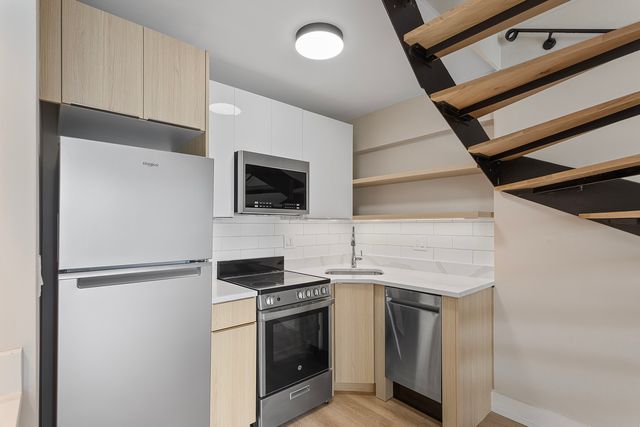 6166 N Sheridan Road 18G, Chicago, IL 60660