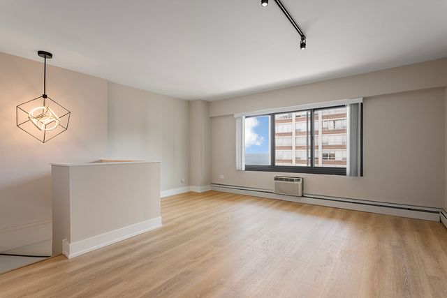 6166 N Sheridan Road 18G, Chicago, IL 60660