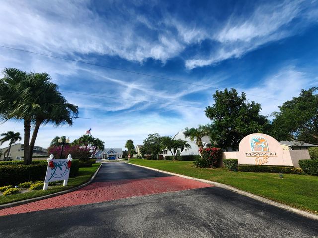 2607 SE Tropical East Circle E, Port St. Lucie, Port St Lucie, FL 34952