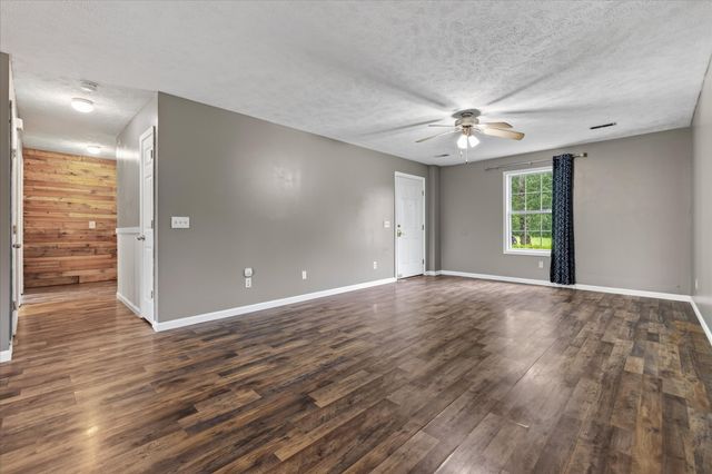 221 Grant Ave, Oak Grove, KY 42262