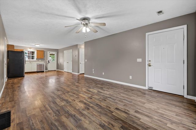 221 Grant Ave, Oak Grove, KY 42262