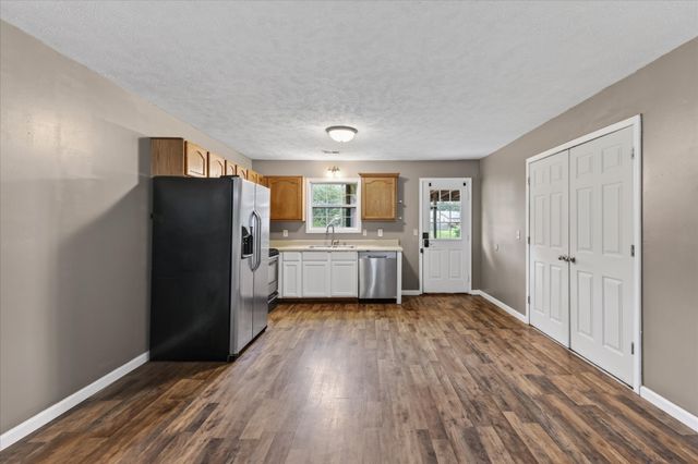 221 Grant Ave, Oak Grove, KY 42262