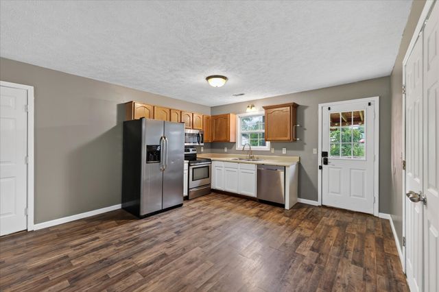 221 Grant Ave, Oak Grove, KY 42262