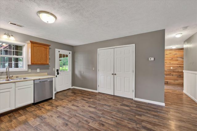 221 Grant Ave, Oak Grove, KY 42262