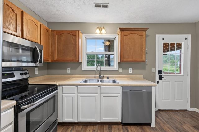 221 Grant Ave, Oak Grove, KY 42262