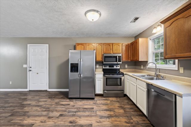 221 Grant Ave, Oak Grove, KY 42262