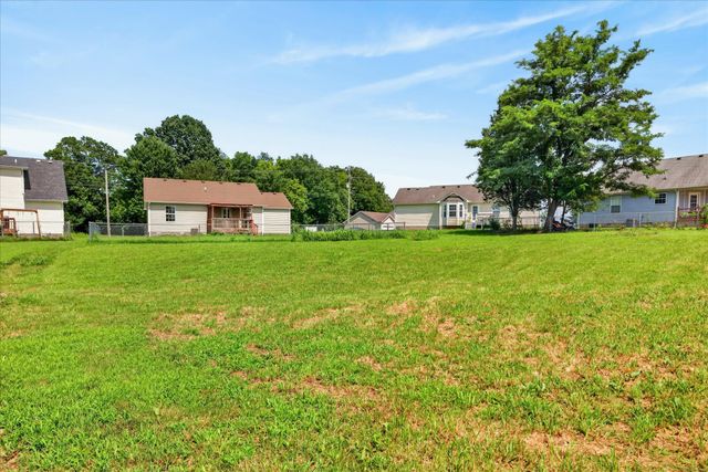221 Grant Ave, Oak Grove, KY 42262