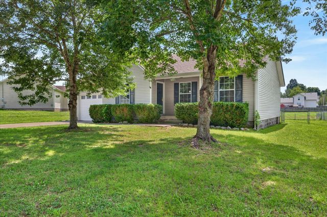 221 Grant Ave, Oak Grove, KY 42262