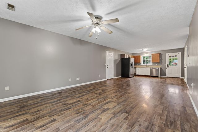 221 Grant Ave, Oak Grove, KY 42262