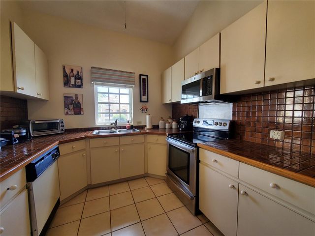 150 CANDELERO DRIVE 798, Humacao, PR 00791