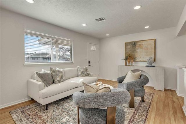 947 SW 4th Place, Moore, OK 73160