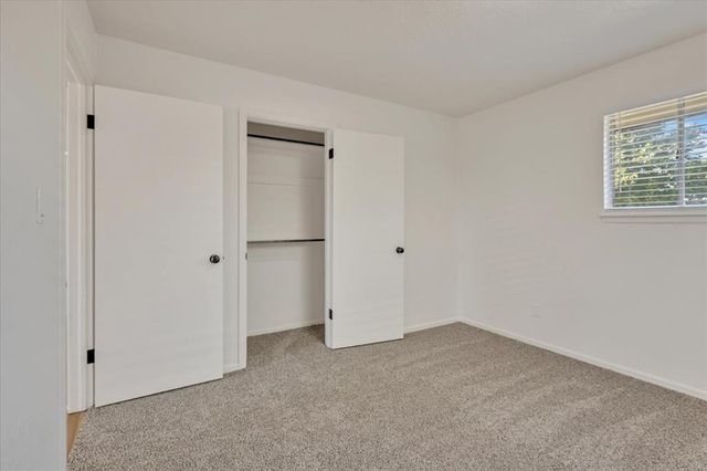 947 SW 4th Place, Moore, OK 73160