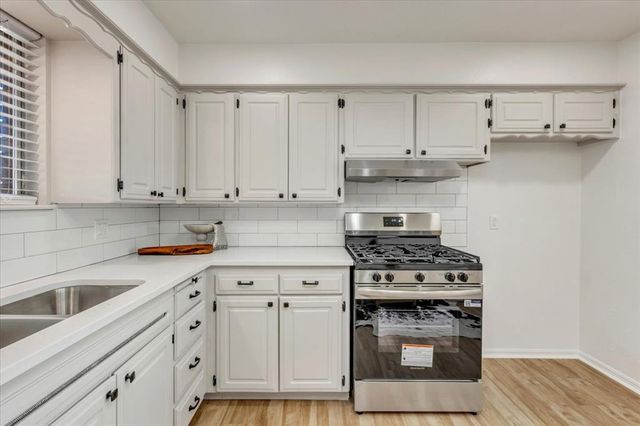 947 SW 4th Place, Moore, OK 73160