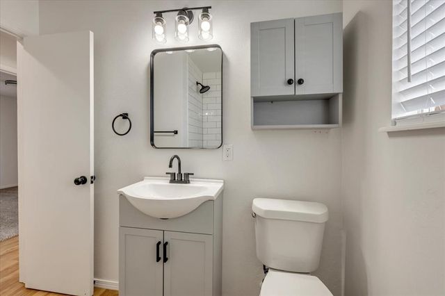 947 SW 4th Place, Moore, OK 73160