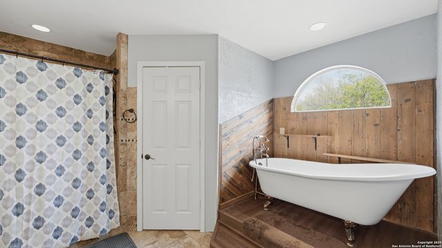 195 Cheyenne, Kingsbury, TX 78638