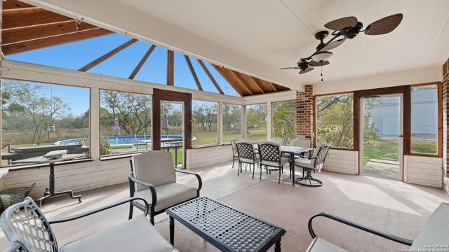 195 Cheyenne, Kingsbury, TX 78638