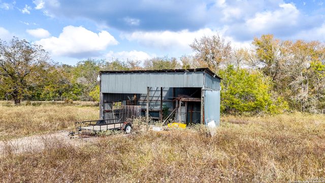 195 Cheyenne, Kingsbury, TX 78638