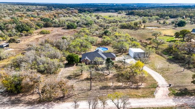 195 Cheyenne, Kingsbury, TX 78638