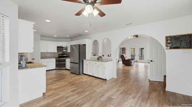 195 Cheyenne, Kingsbury, TX 78638