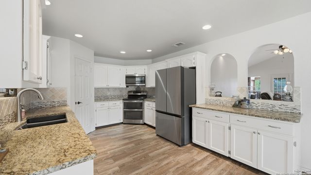 195 Cheyenne, Kingsbury, TX 78638