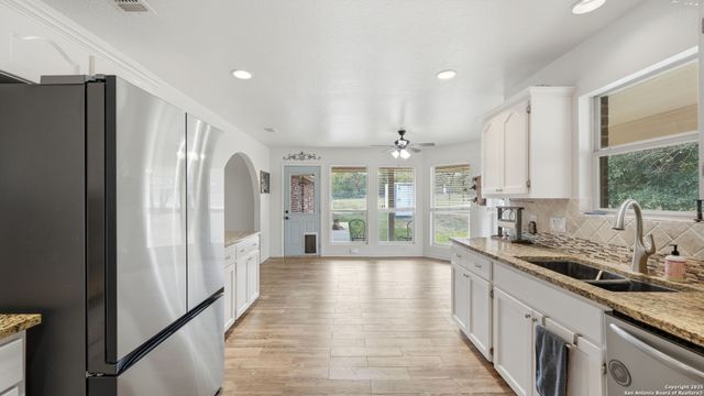 195 Cheyenne, Kingsbury, TX 78638