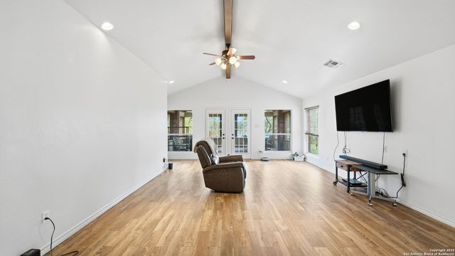 195 Cheyenne, Kingsbury, TX 78638