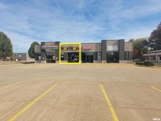 3207 DEVILS GLEN Road, Bettendorf, IA 52722