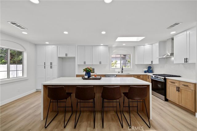 15013 San Jose, San Fernando, CA 91345