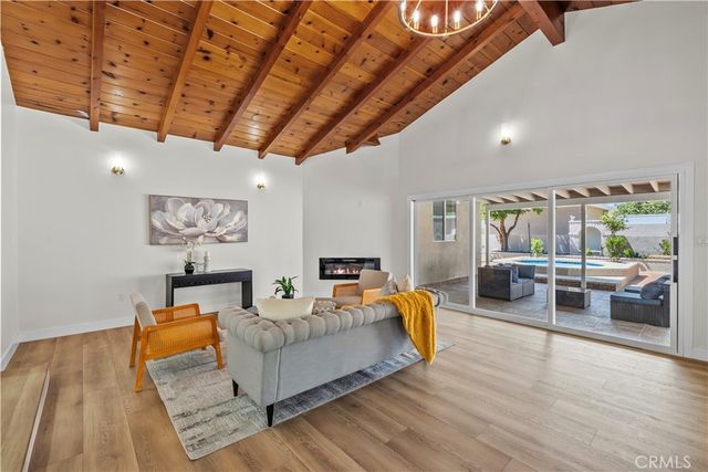15013 San Jose, San Fernando, CA 91345