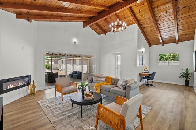 15013 San Jose, San Fernando, CA 91345