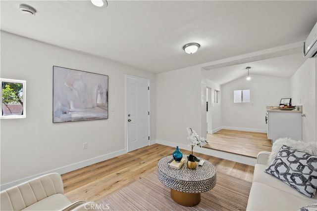 15013 San Jose, San Fernando, CA 91345
