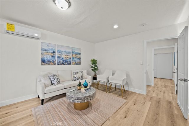 15013 San Jose, San Fernando, CA 91345