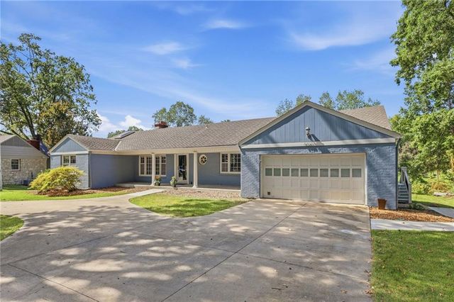 8406 Ensley Lane, Leawood, KS 66206