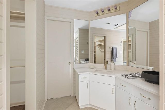 8406 Ensley Lane, Leawood, KS 66206