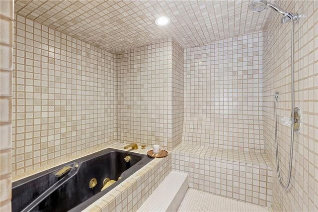 8406 Ensley Lane, Leawood, KS 66206