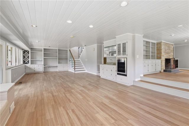 8406 Ensley Lane, Leawood, KS 66206