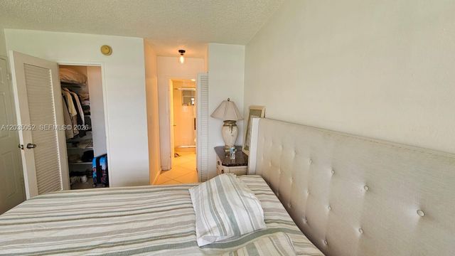 220 Kings Point Dr 105, Sunny Isles Beach, FL 33160