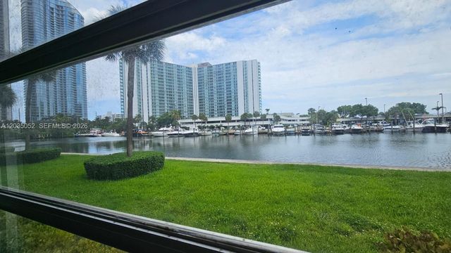 220 Kings Point Dr 105, Sunny Isles Beach, FL 33160