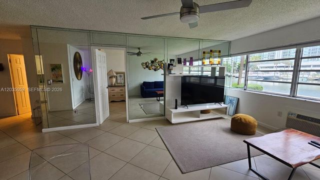 220 Kings Point Dr 105, Sunny Isles Beach, FL 33160