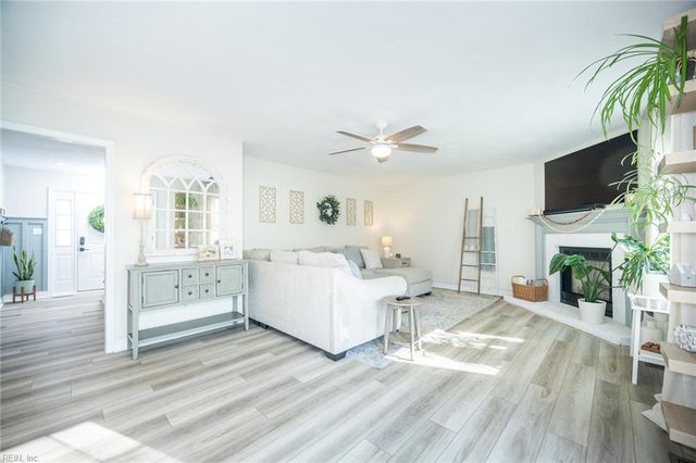 404 Las Gaviotas BLVD, Chesapeake, VA 23322