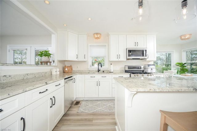 404 Las Gaviotas BLVD, Chesapeake, VA 23322