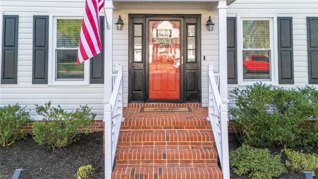 404 Las Gaviotas BLVD, Chesapeake, VA 23322