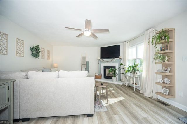 404 Las Gaviotas BLVD, Chesapeake, VA 23322