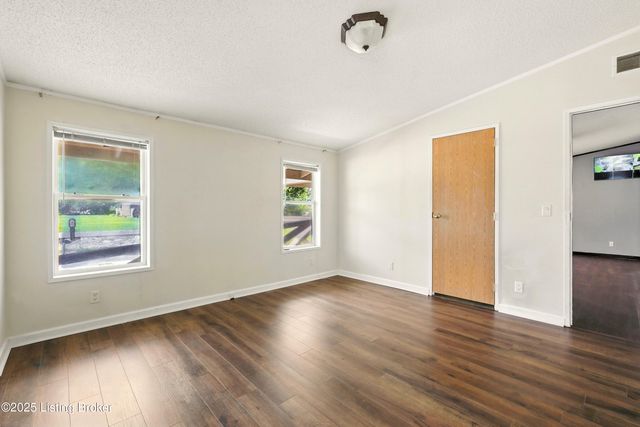 213 Octagon Ave, Louisville, KY 40229