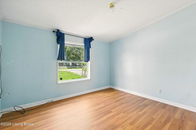 213 Octagon Ave, Louisville, KY 40229